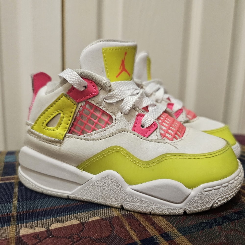 AIR Jordan 4s SIZE 7C "LEMON Venom"